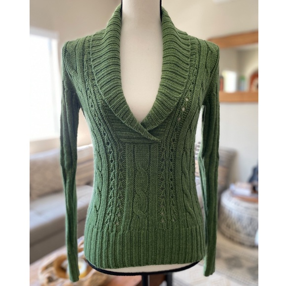 Old Navy Sweaters - Old Navy V-Neck Green Cable Knit Sweater (XS)